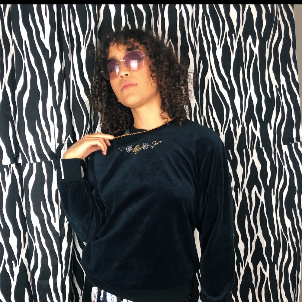 Black Velour Pullover Sweater/Sweatshirt